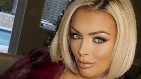 WWE star Mandy Rose poses totally nude with NXT titles for racy。